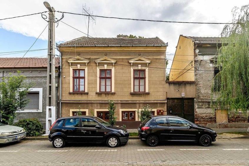 Casă cu 4 camere cu Teren 293 Mp în Central