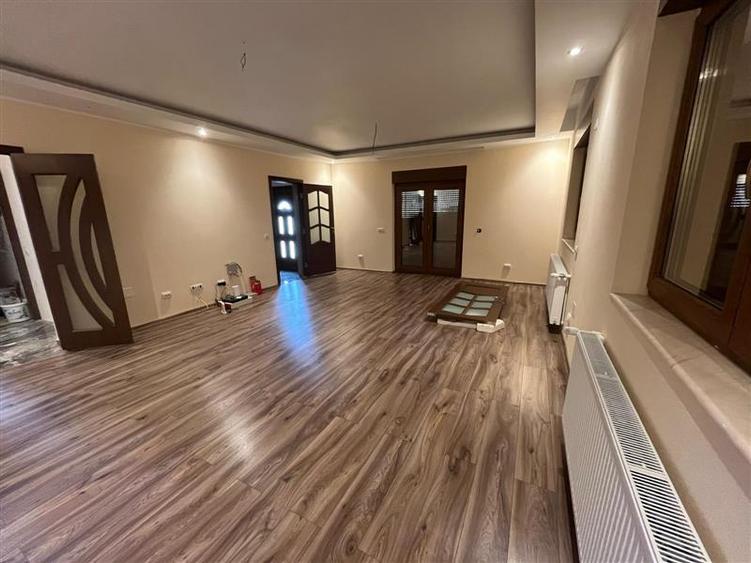 Casă individuală cu 5 camere cu Teren 600 Mp în Exterior Est