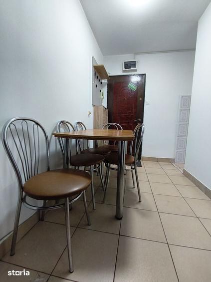 Apartament cu 2 camere semidecomandat în Girocului