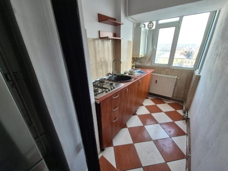 Garsonieră decomandată, mobilată în Hala Centrală