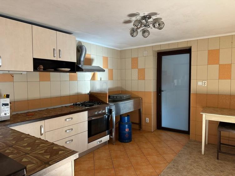 Spațiu comercial, de 2,550 mp, în Pietroșani