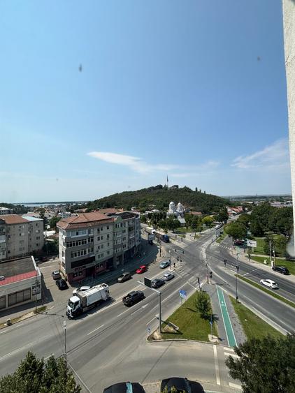 Apartament cu 3 camere semidecomandat în Exterior Vest