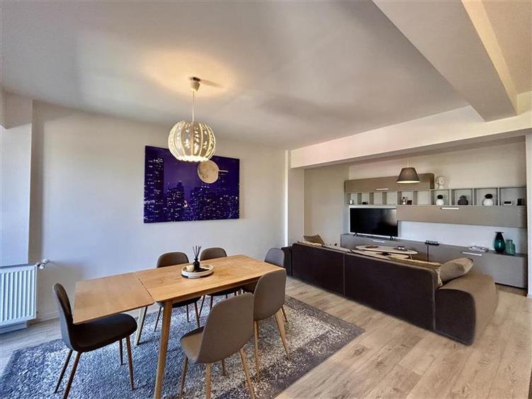 Apartament cu 3 camere decomandat, mobilat în Centrul Civic