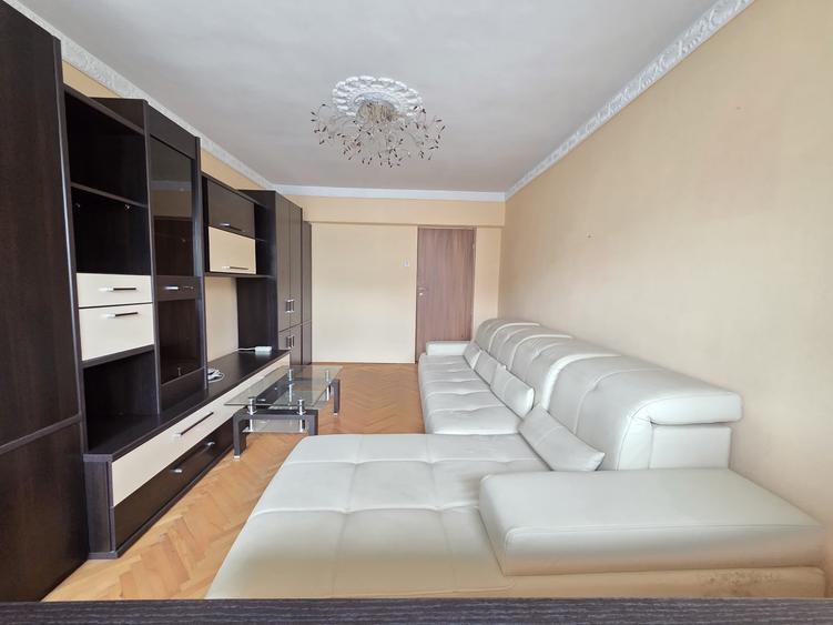 Apartament cu 3 camere decomandat în Mazepa 1