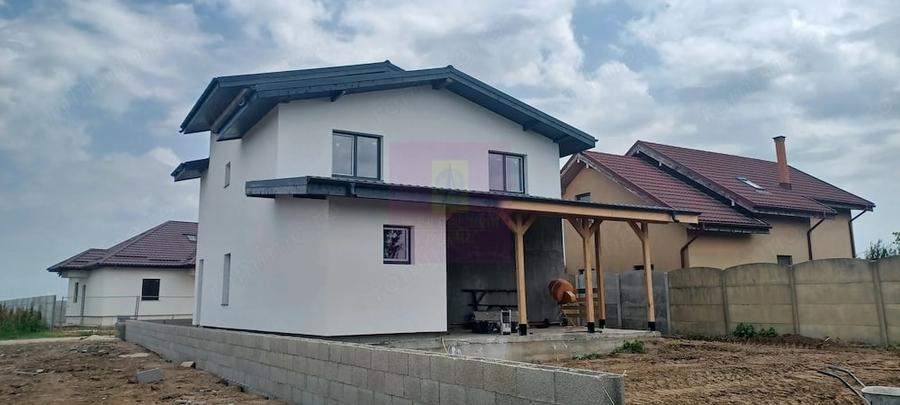 Casă cu 5 camere cu Teren 435 Mp în Săbăreni