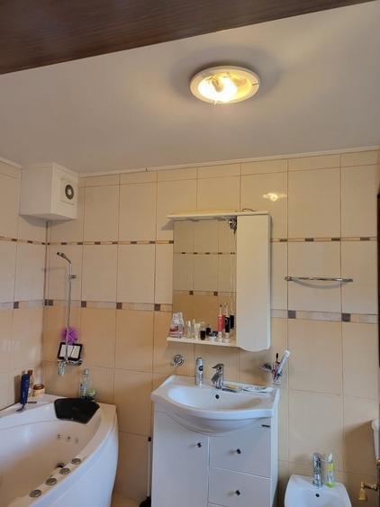 Casă individuală cu 12 camere cu Teren 350 Mp în Central