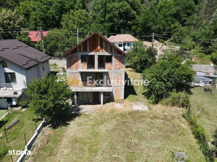 Casă cu 4 camere cu Teren 1012 Mp în Merișani