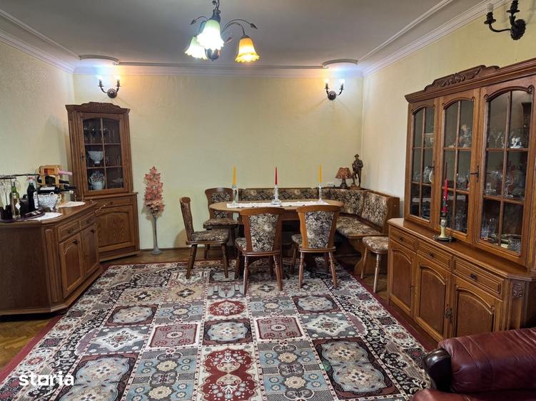 Casă cu 5 camere cu Teren 520 Mp în Vlădești