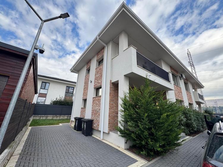 Duplex cu 5 camere cu Canalizare în Florești