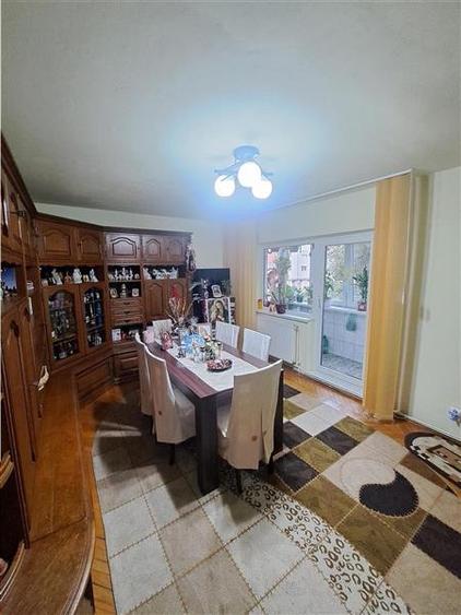 Apartament cu 3 camere decomandat, mobilat în Soarelui