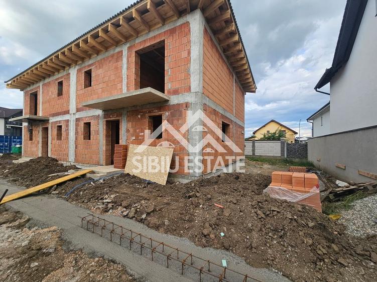Duplex cu 4 camere cu Canalizare în Șelimbăr