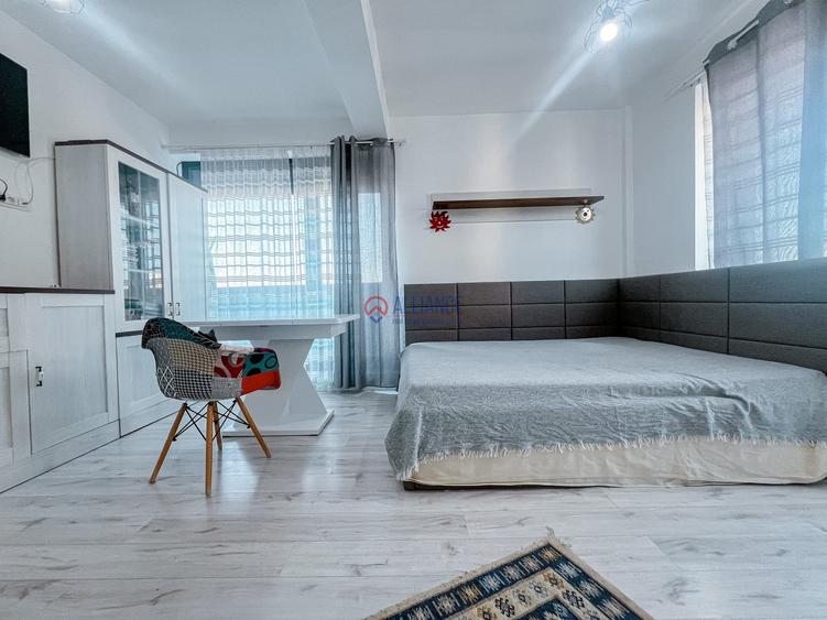 Apartament cu 3 camere decomandat în Palazu Mare