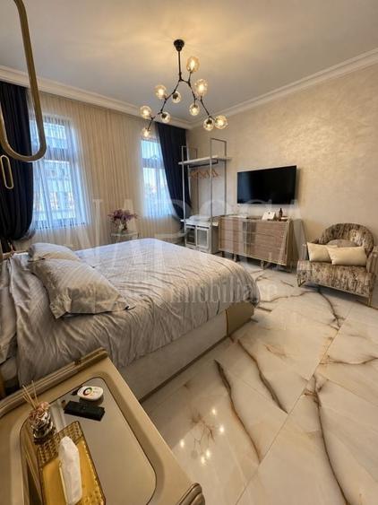 Apartament cu 4 camere semidecomandat, mobilat în Ultracentral