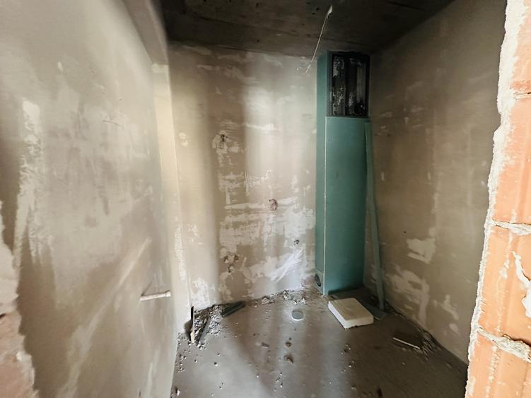 Duplex cu 5 camere cu Canalizare în Roșu