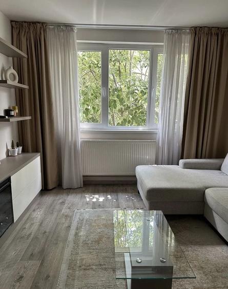 Apartament cu 3 camere, mobilat în Politehnica