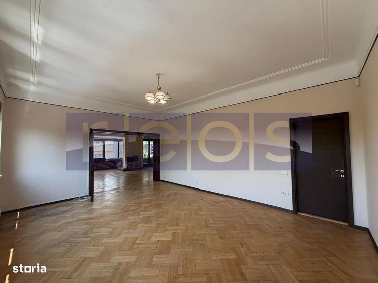 Spațiu comercial, de 221 mp, în Romană