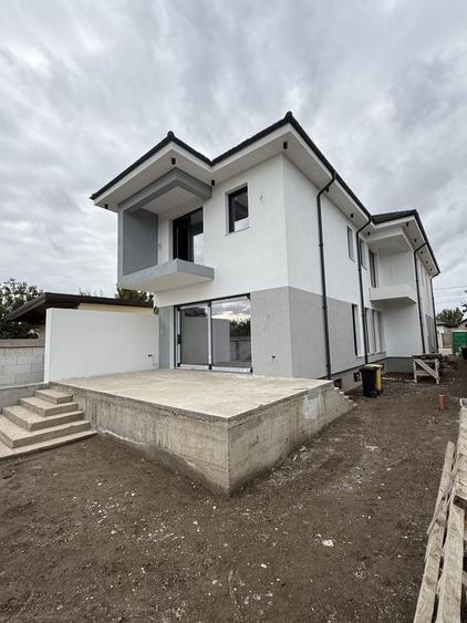 Casă cu 4 camere în Cumpăna