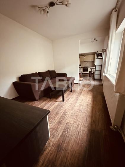 Apartament cu 5 camere semidecomandat, mobilat în Lazaret