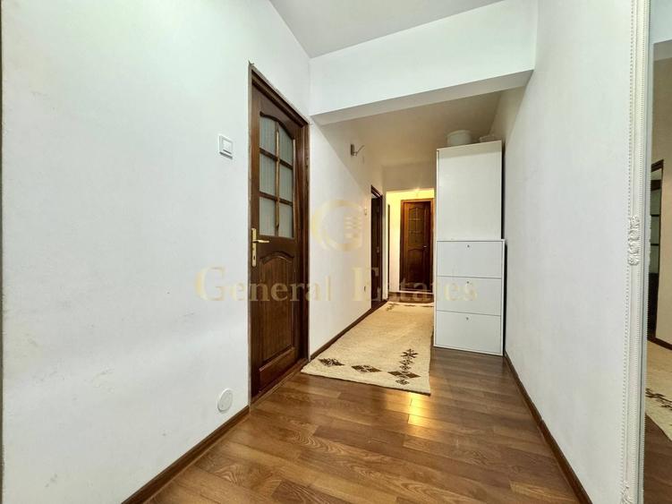 Apartament cu 3 camere decomandat, mobilat în Nicolina