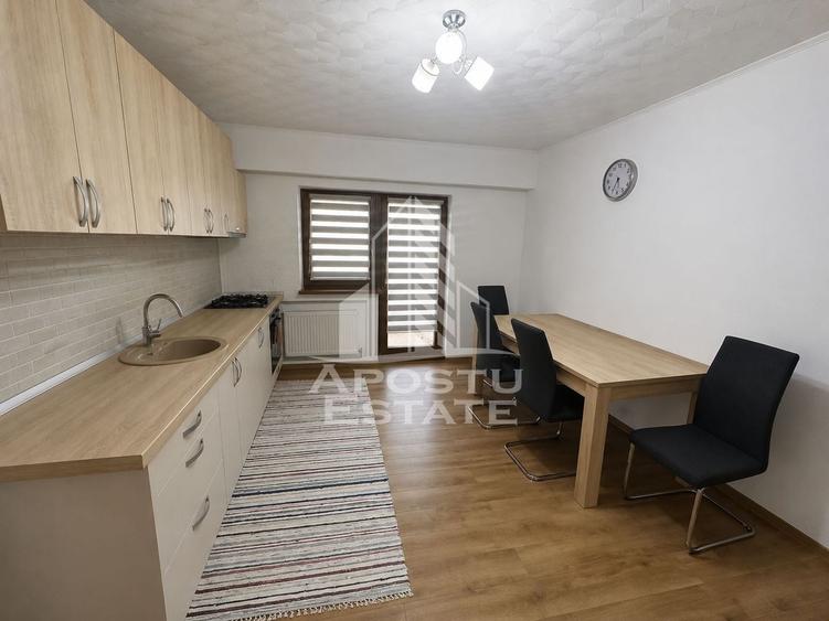 Apartament cu 2 camere semidecomandat, mobilat în Soarelui
