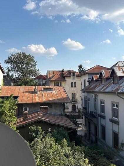 Apartament cu 3 camere decomandat, mobilat în Cotroceni