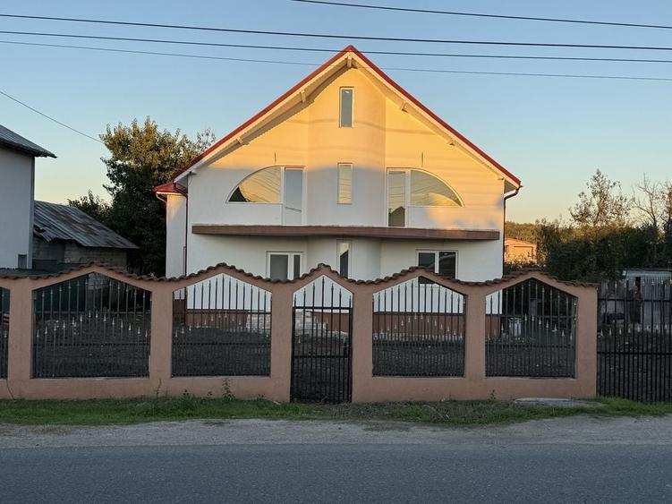 Casă cu 4 camere în Roata de Jos