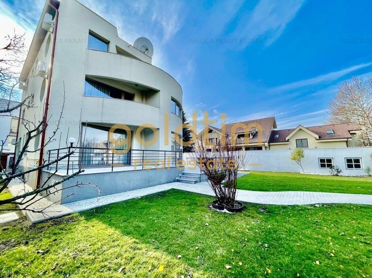 Casă individuală cu 8 camere cu Canalizare în Pipera