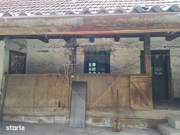 Casă cu 4 camere cu Teren 2800 Mp în Dezna