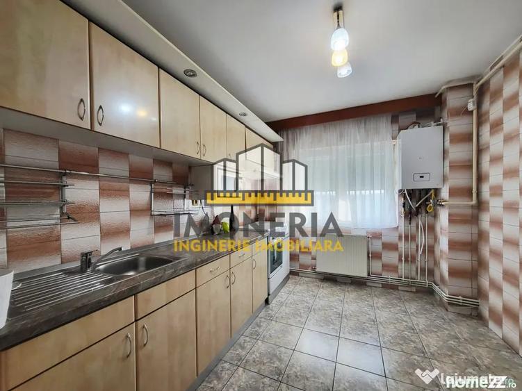 Apartament cu 3 camere semidecomandat în Colentina