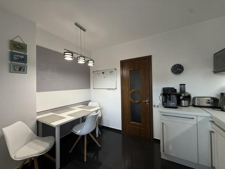 Apartament cu 3 camere decomandat în Turnișor