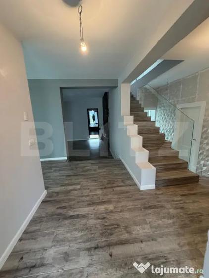Vila de lux , 272 mp construiti , 800 mp teren , zona rezide - 1