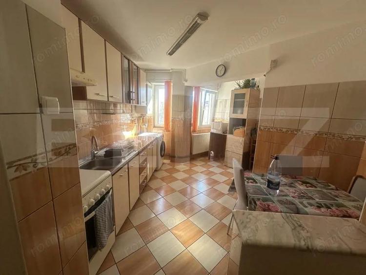 Apartament cu 3 camere semidecomandat în Micro 16