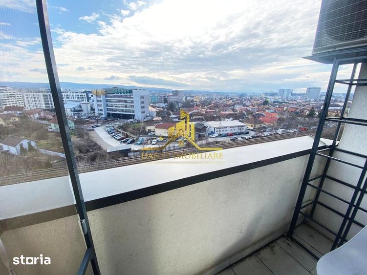 Apartament cu 3 camere semidecomandat, mobilat în Bulgaria