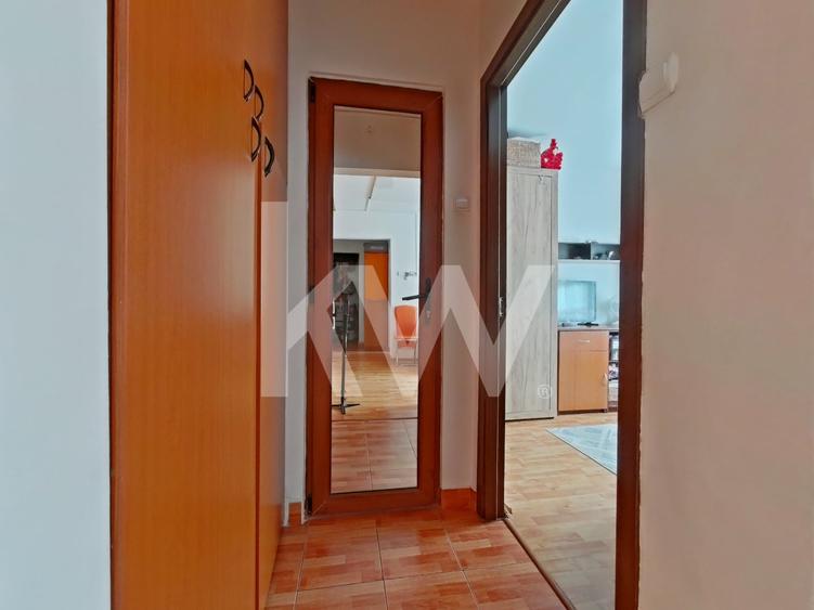 Apartament cu 3 camere nedecomandat, mobilat în Florilor