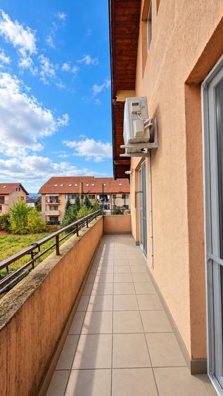 Apartament cu 4 camere semidecomandat, mobilat în Florești