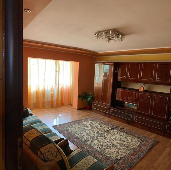 Apartament cu 3 camere decomandat, mobilat în Dâmbovița