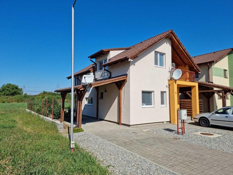 Casă cu 4 camere în Vladimirescu
