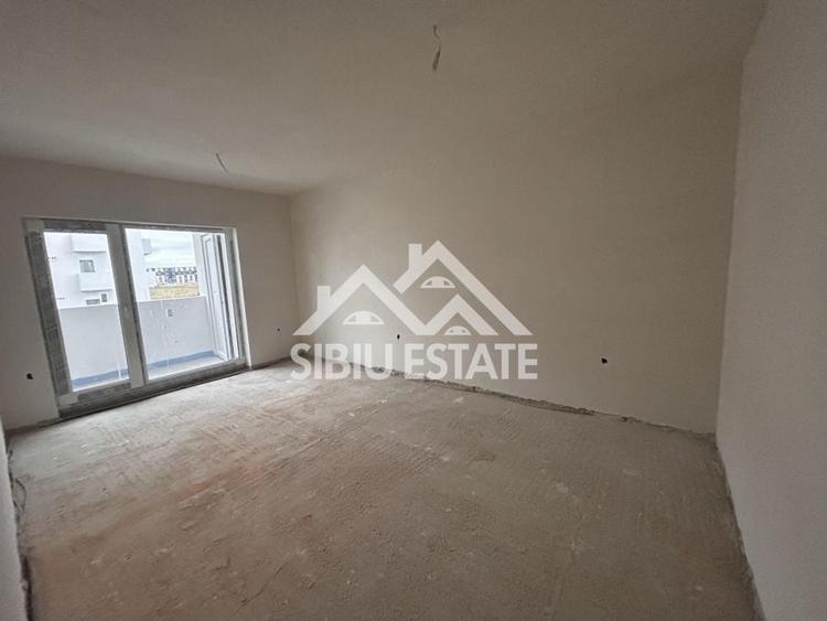 Apartament cu 3 camere decomandat în Șelimbăr — fotografia 2