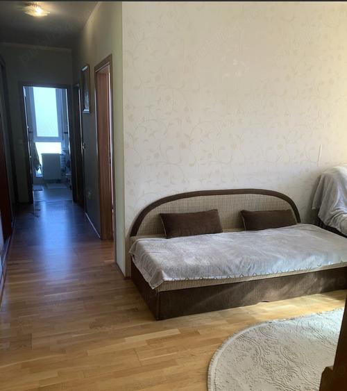 Apartament cu 3 camere semidecomandat în Șagului