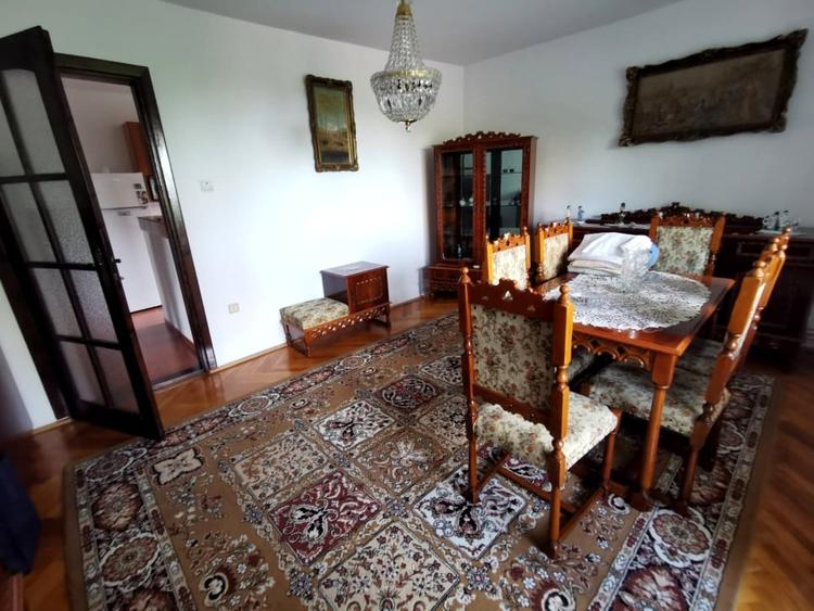 Apartament cu 4 camere semidecomandat, mobilat în Dacia