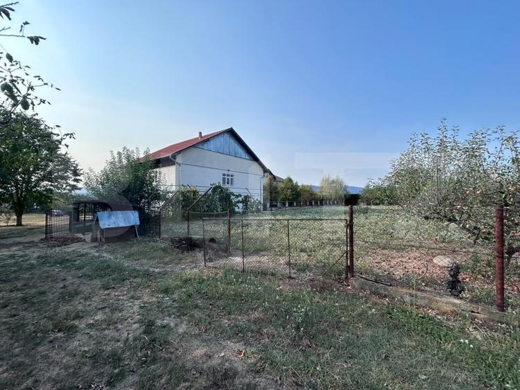 Duplex cu 14 camere cu Canalizare în Exterior Nord