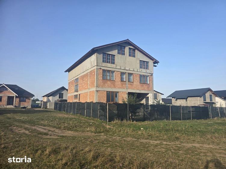 Casă cu 5 camere cu Teren 500 Mp în Central