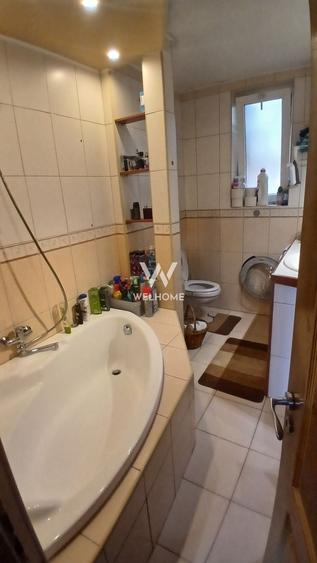 Casă individuală cu 7 camere cu Canalizare în Șura Mare