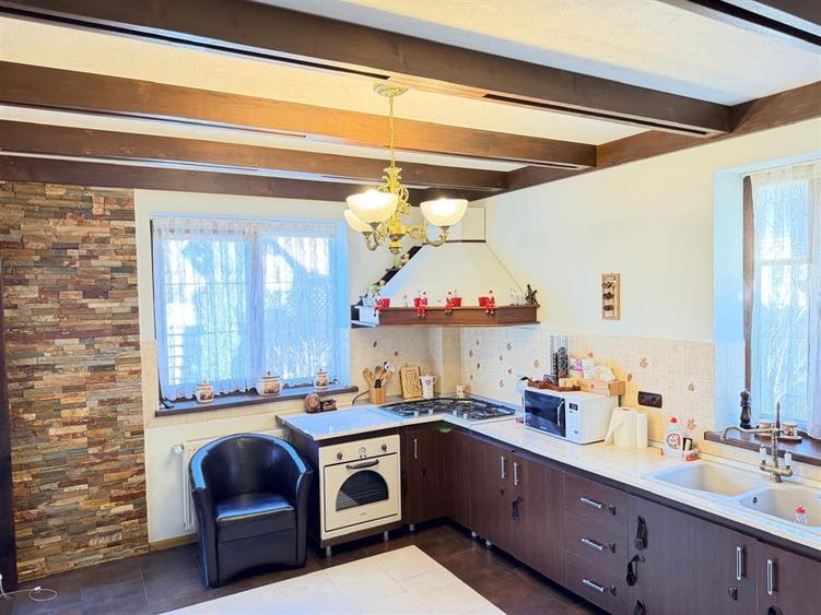 Casă cu 8 camere cu Teren 1280 Mp în Valea Doftanei