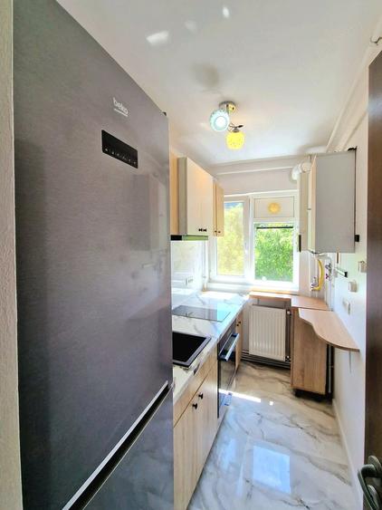 Apartament 3 camere, amenajat, centrala proprie - 1