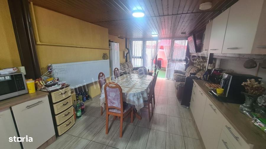 Casă cu 4 camere în Central