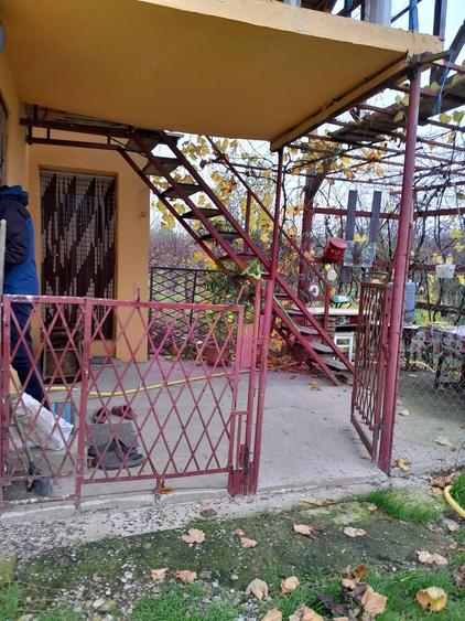Casă cu 3 camere cu Teren 15000 Mp în Bărcănești
