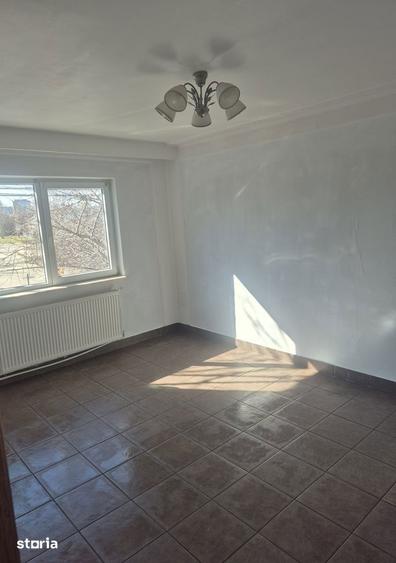 Casă cu 6 camere cu Teren 164 Mp în Stadion