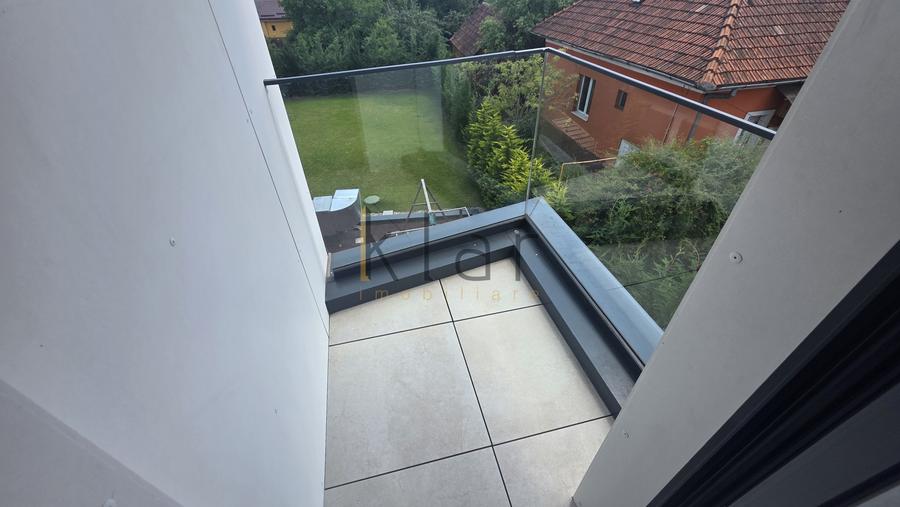 Apartament cu 3 camere semidecomandat, mobilat în Calea Turzii