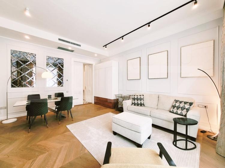 Apartament cu 3 camere semidecomandat, mobilat în Central